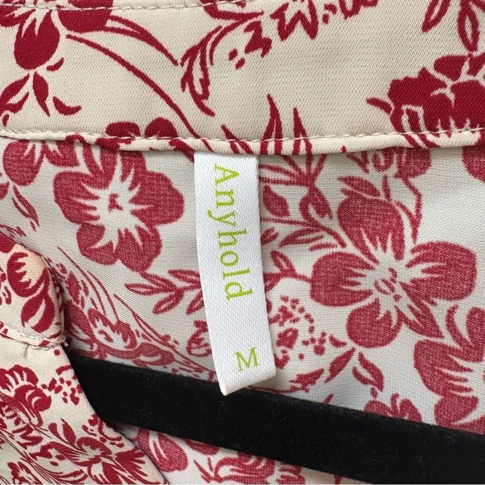 Chic Floral Sleeveless Blouse - Red on Cream - Picture 3 of 4